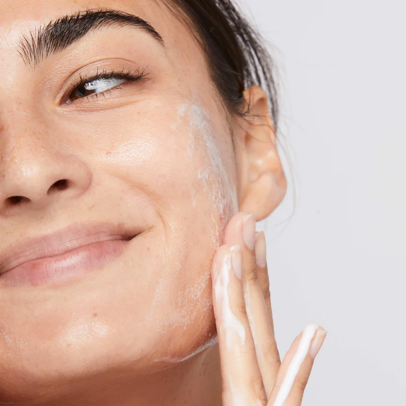 Clearing-Skin-Wash_Step2_Apply